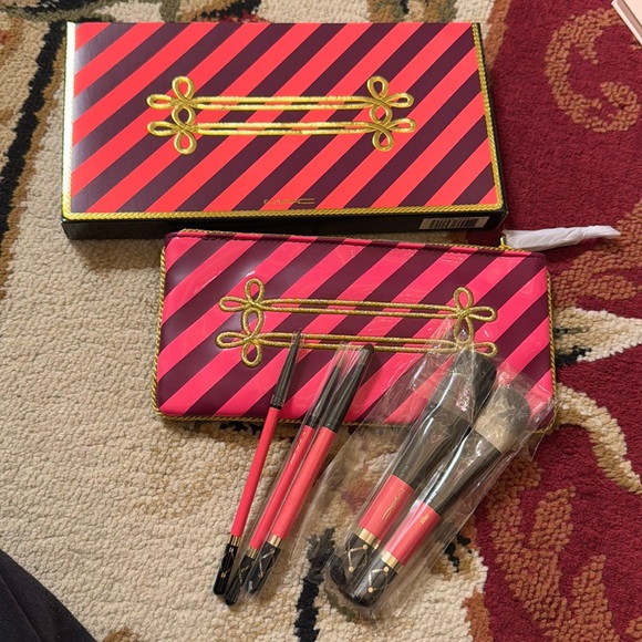 MAC limited edition nutcracker basic brush kit NWT